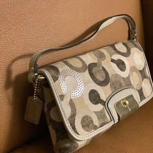 Coach Signature Baguette
FINAL REDUCTION